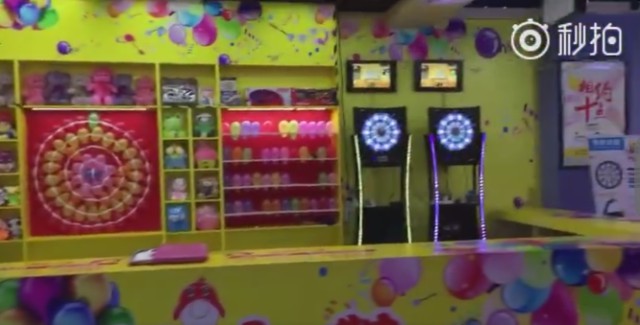 游樂(lè)場(chǎng)飛鏢機(jī)